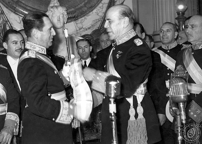 Peron_farrel_1946